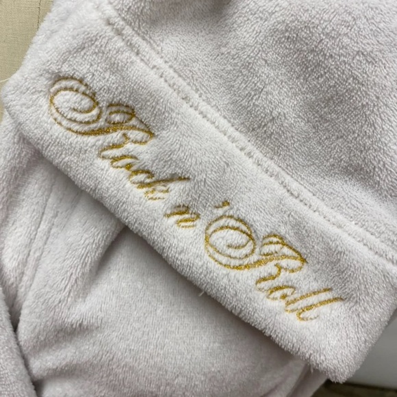 VS PINK Robe - Picture 8 of 9